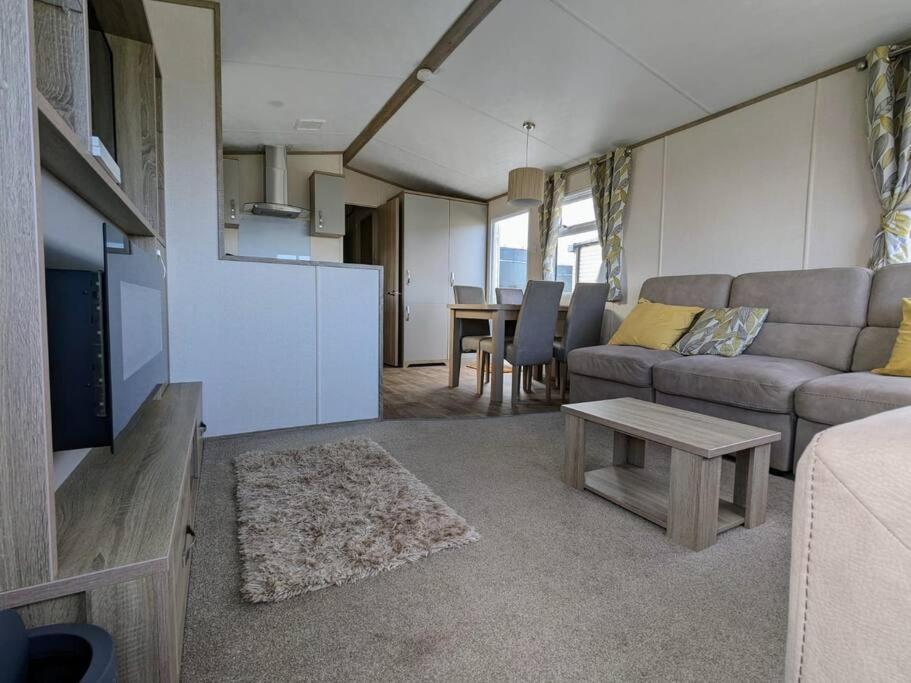 Beautiful Pet Friendly Southerness Caravan With Sea View & Decking Area Mainsriddle Exterior foto