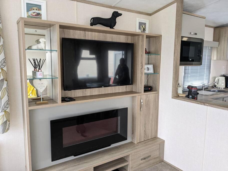 Beautiful Pet Friendly Southerness Caravan With Sea View & Decking Area Mainsriddle Exterior foto