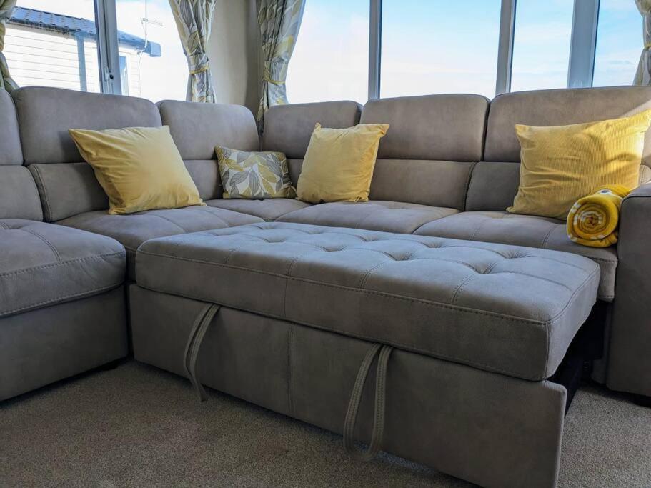 Beautiful Pet Friendly Southerness Caravan With Sea View & Decking Area Mainsriddle Exterior foto